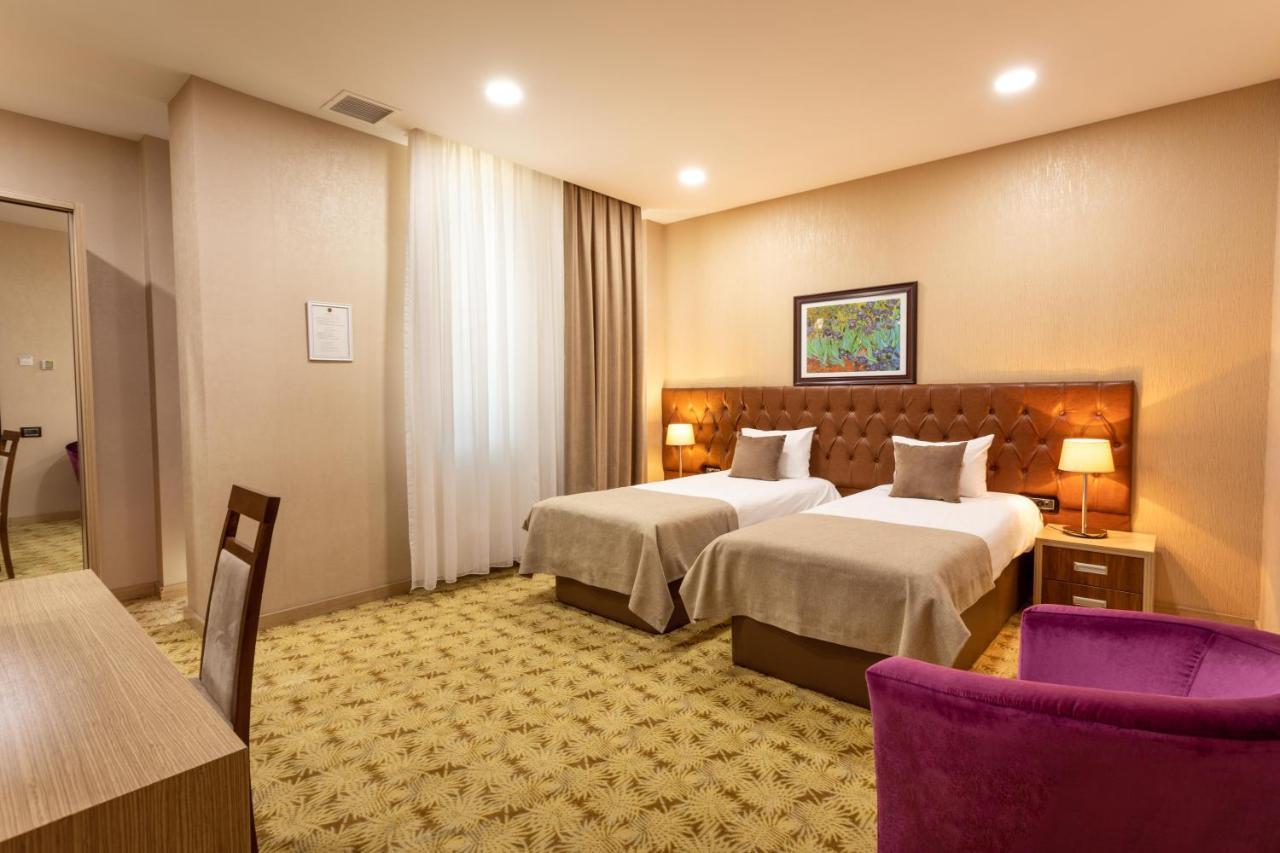 West Shine Hotel Baky Esterno foto