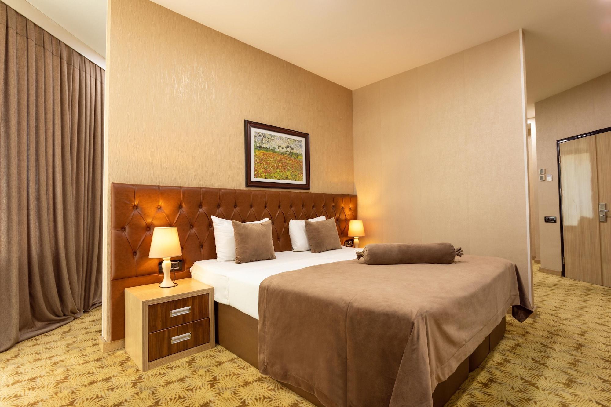 West Shine Hotel Baky Esterno foto