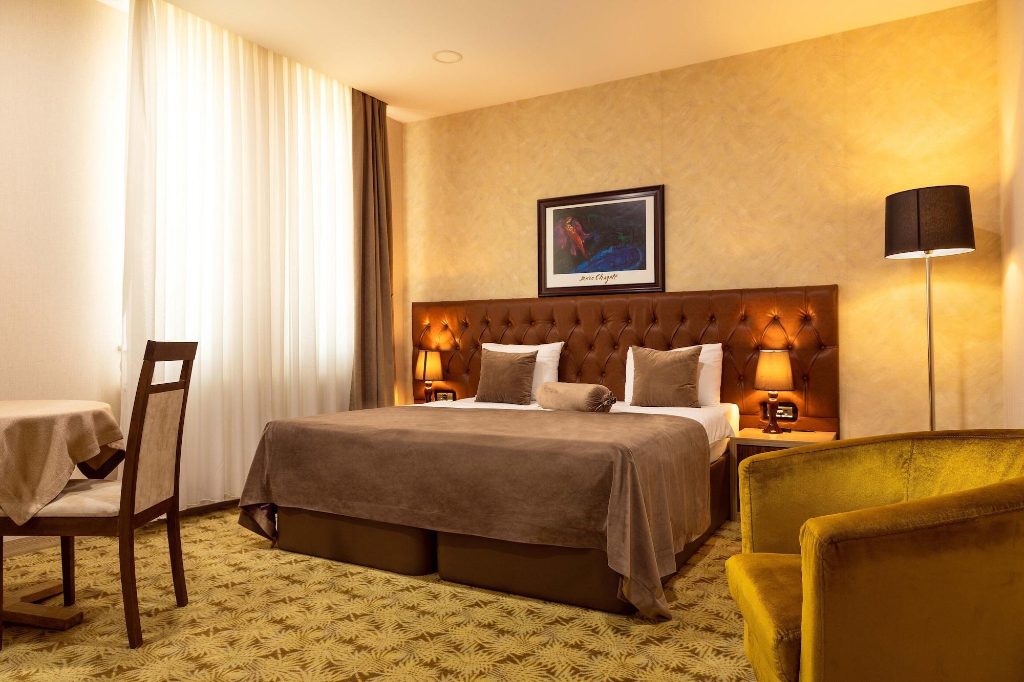 West Shine Hotel Baky Esterno foto