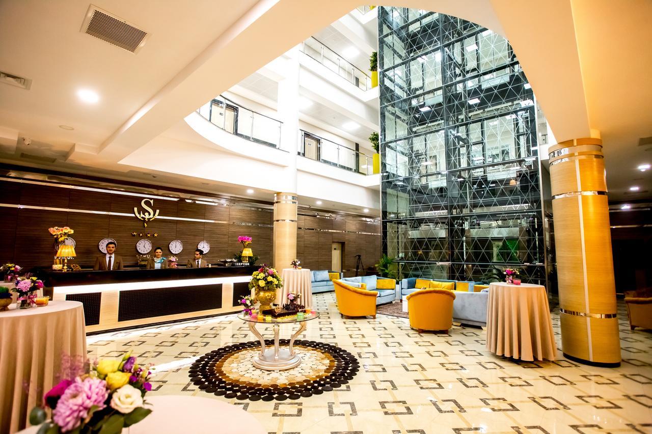 West Shine Hotel Baky Esterno foto