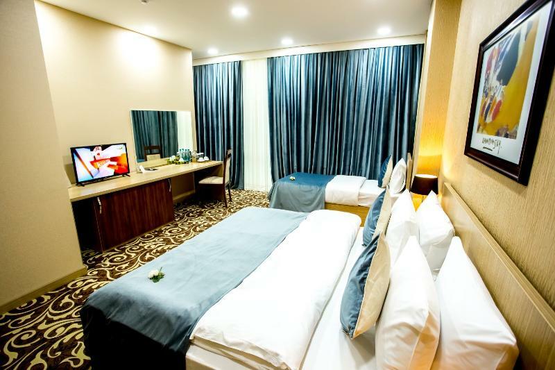 West Shine Hotel Baky Esterno foto